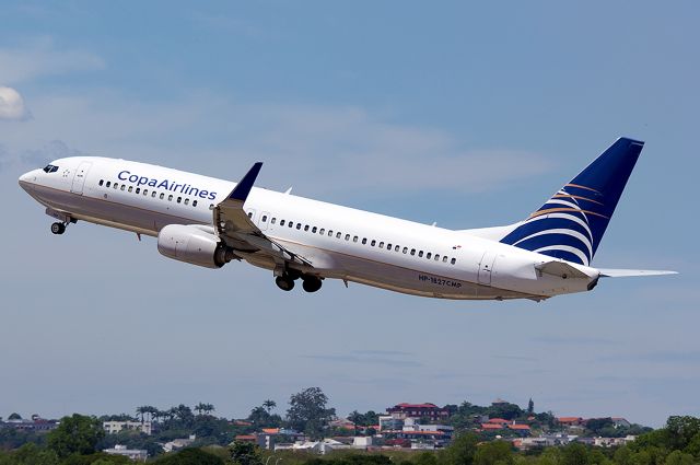 Boeing 737-700 (HP-1827CMP)