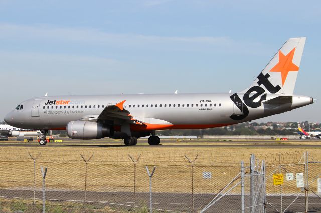 Airbus A320 (VH-VQH)