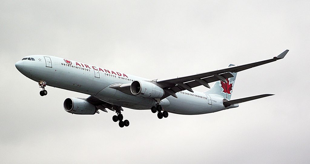 Airbus A330-300 (C-GFUR) - Air Canada