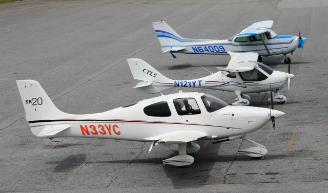 Cirrus SR-22 (N33YC) - They almost look like toys!