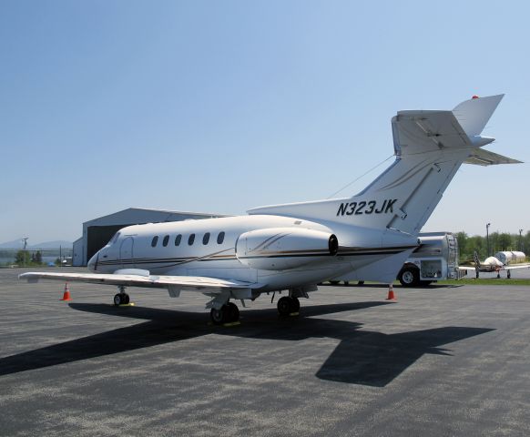 Hawker 800 (N323JK) - A very good business jet with a stand up cabin.