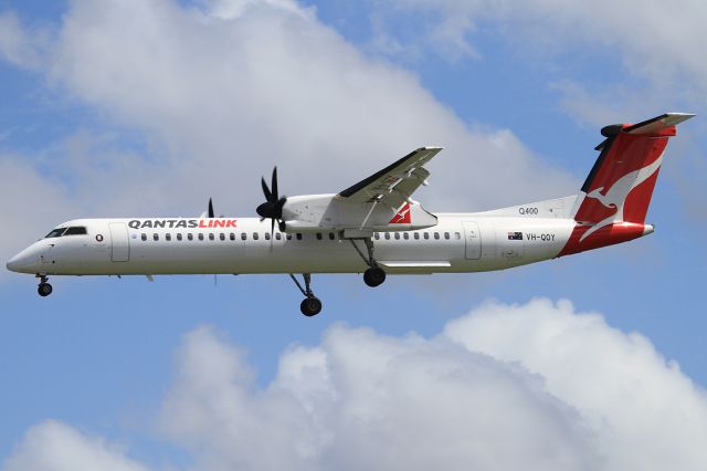 de Havilland Dash 8-400 (VH-QOY)