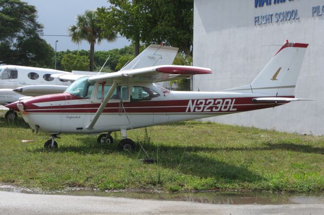 Cessna Skyhawk (N3230L)