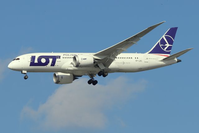 Boeing 787-8 (SP-LRC) - 'LOT 19' arriving from Krakow John Paul II International Airport