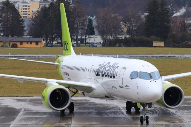Airbus A220-300 (YL-CSG)