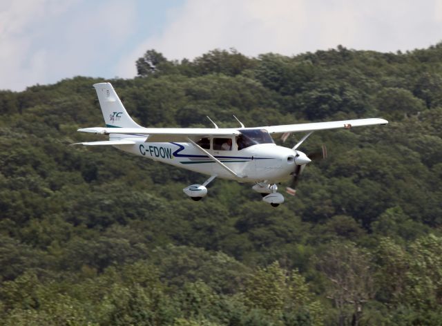 Cessna Skylane (C-FDOW) - Landing on RW26 at KDXR. RELIANT AIR has the lowest fuel price on the Danbury (KDXR) airport. Aircraft re-registered to C-GERD.