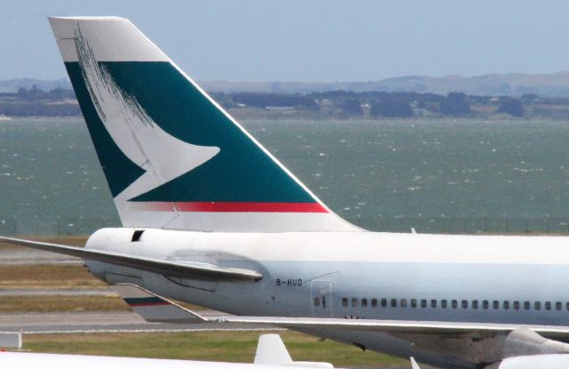 Boeing 747-400 (B-HUD)