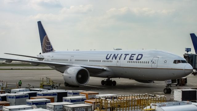 Boeing 777-200 (N210UA) - I flew N210UA three months before taking this photo from San Francisco to Chicago. This airplane has a domestic configuration, meaning no in-flight entertainment system for economy class passengers.