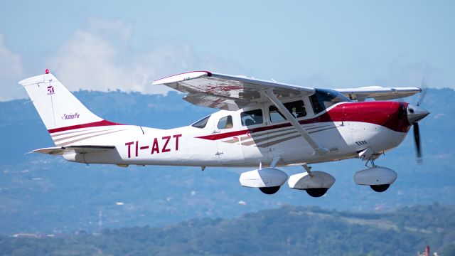 Cessna 206 Stationair (TI-AZT)