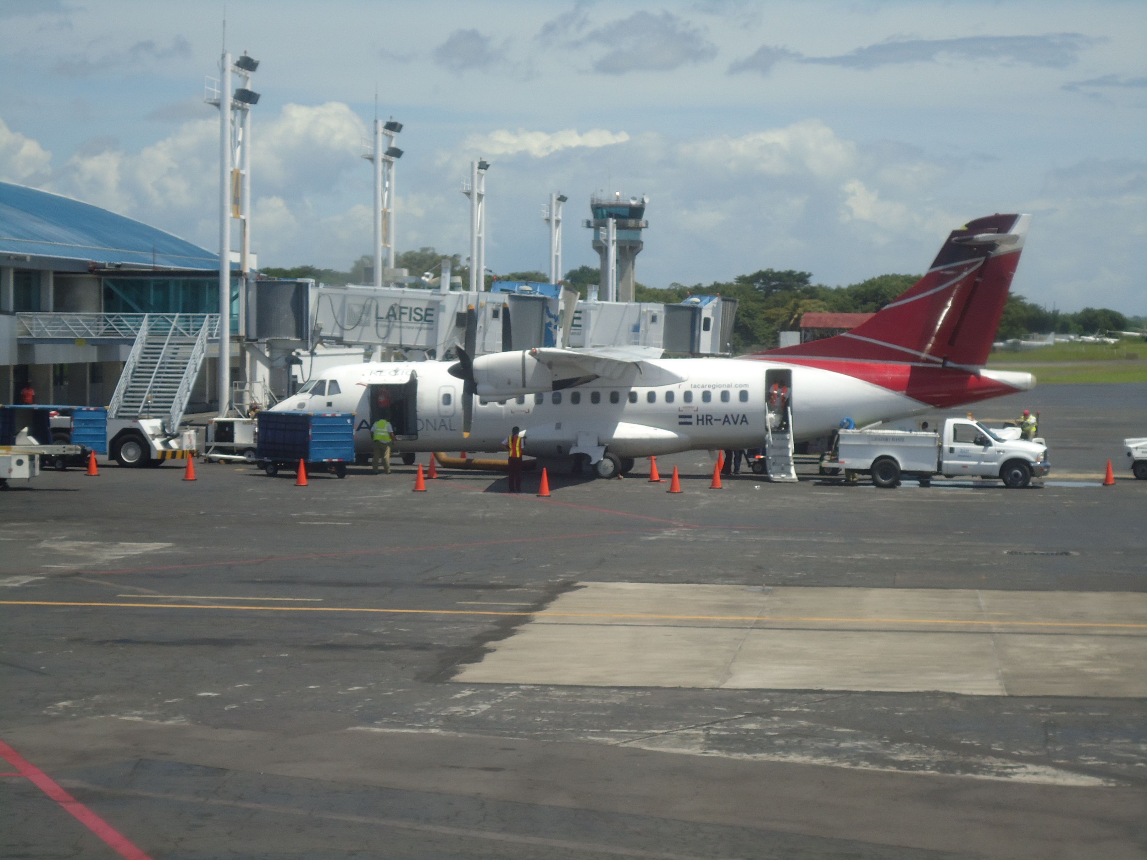 HR-AVA — - Getting ready for flight TA716, Service from Managua to San Salvador.