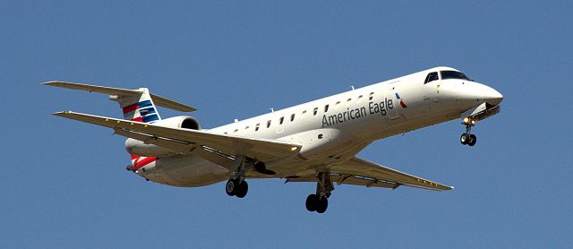 Embraer ERJ-135 (N857AE)