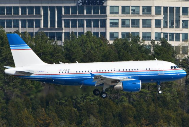 Airbus A319 (N3618F) - Airbus building in the background during landing on RWY 19L