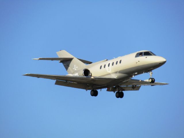 Hawker 800 (N244FL) - Landing RWY 20R