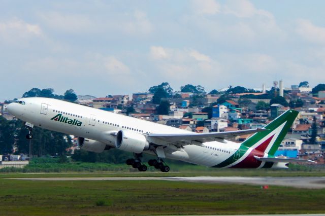 Boeing 777-200 (EI-DBK)