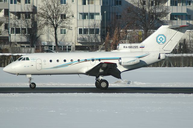 YAKOVLEV Yak-40 (RA-88295)