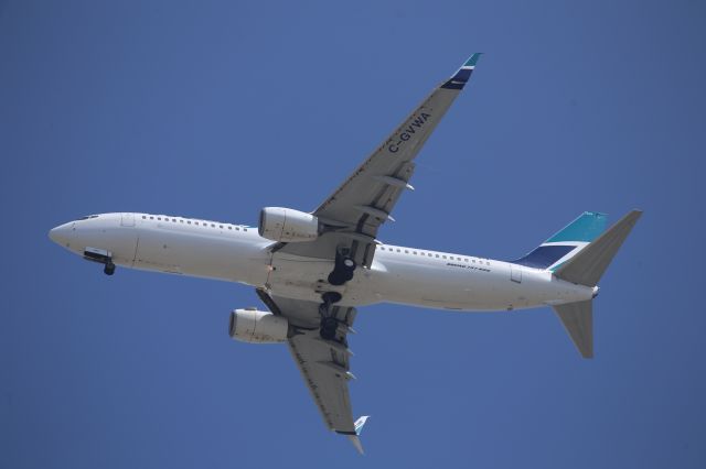 Boeing 737-800 (C-GVWA)