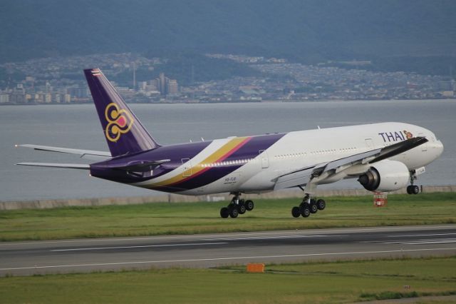 Boeing 777-200 (HS-TJS)