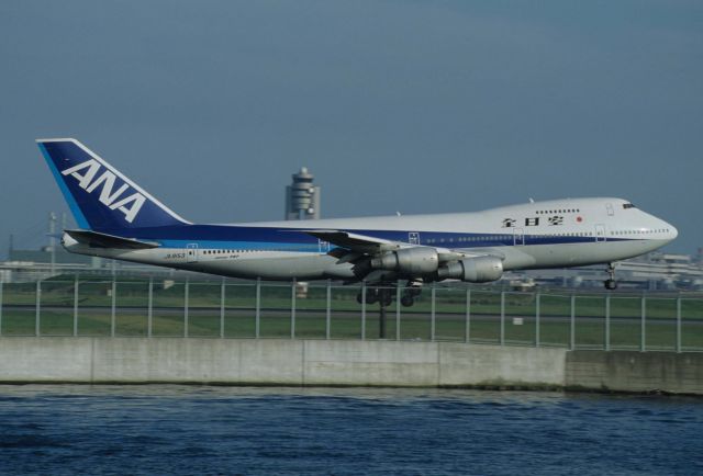 BOEING 747SR (JA8153) - Short Final at Tokyo-Haneda Intl Airport Rwy22 on 1993/09/17