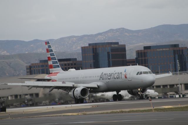 Airbus A321 (N979UY)