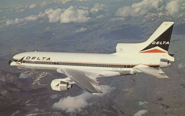 Lockheed L-1011 TriStar (N751DA) - scanned from postcardbr /delta