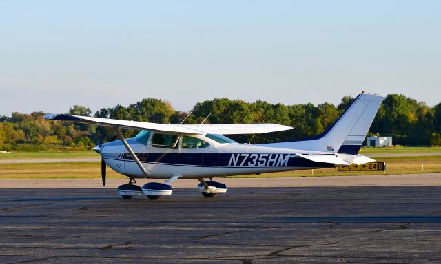 Cessna Skylane (N735HM) - Cessna 182Q N735HM in Ann Arbor 