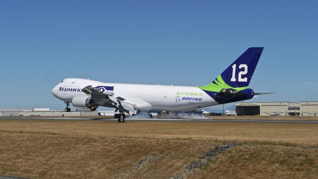 BOEING 747-8 (N841BA) - BOE673 landing on Rwy 34L to complete its B2 flight on 7/29/15. (ln 1520 / cn 60119). This is the second B748 Boeing has painted in a Seattle Seahawks cs.