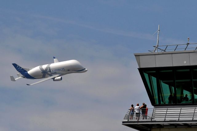 — — - Présentation du dernier né de Airbus A330-743L Beluga XL mois d'août 2019 aux employés d'Airbus à Montoir de Bretagne