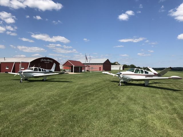 Beechcraft 35 Bonanza (N5726K) - On the ground with N6544V