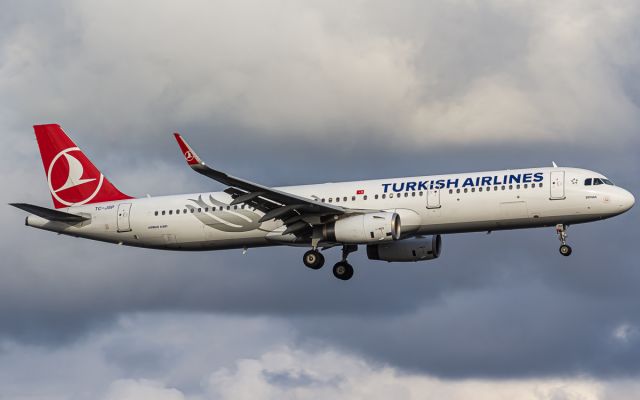 Airbus A321 (TC-JSP)