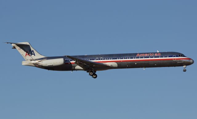 McDonnell Douglas MD-83 (N9617R) - On final from KPNS (please view in "full" for highest image quality)