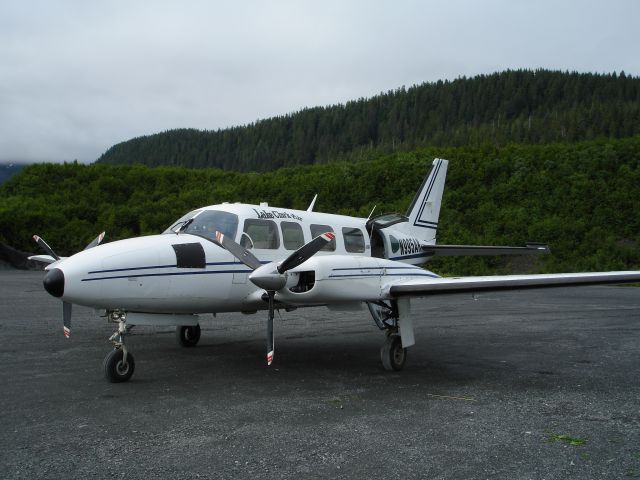 Piper Navajo (N995AK)