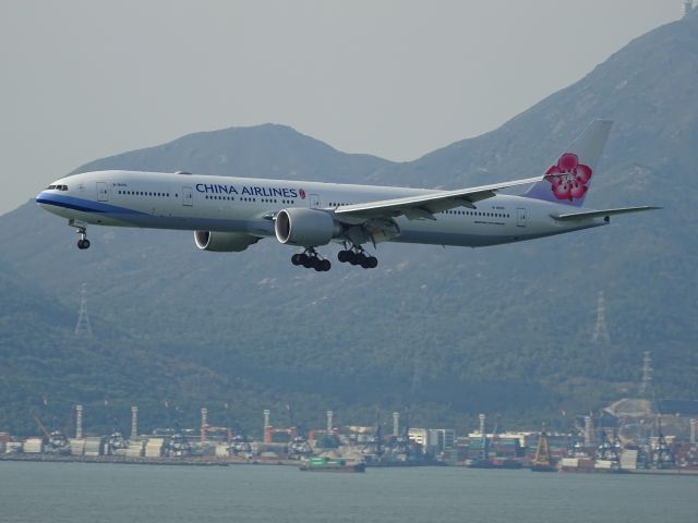 BOEING 777-300ER (B-18055)