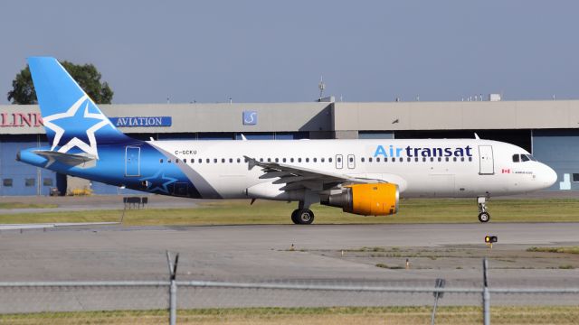 Airbus A320 (C-GCKU)