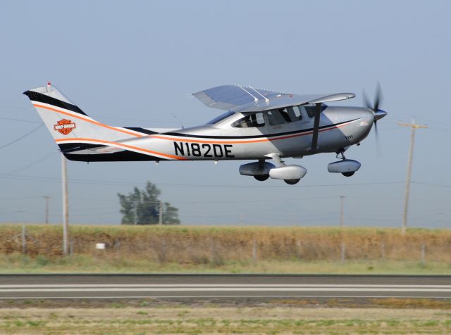 Cessna Skylane (N182DE)