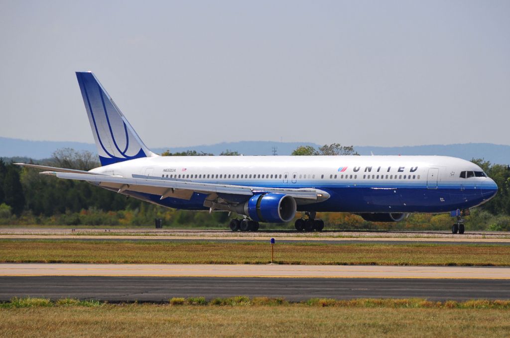 BOEING 767-300 (N652UA) - Seen at KIAD on 9/25/2010.