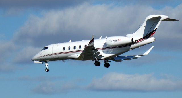 Canadair Challenger 350 (N766QS) - On final is this 2014 Bombardier Challenger 350 from the Autumn of 2020.