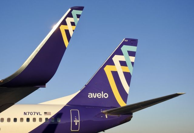 Boeing 737-700 (N707VL)