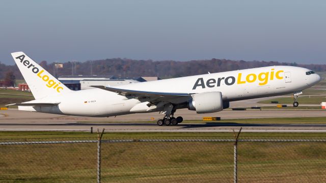 BOEING 777-200LR (D-AALN) - Runway 36R departure