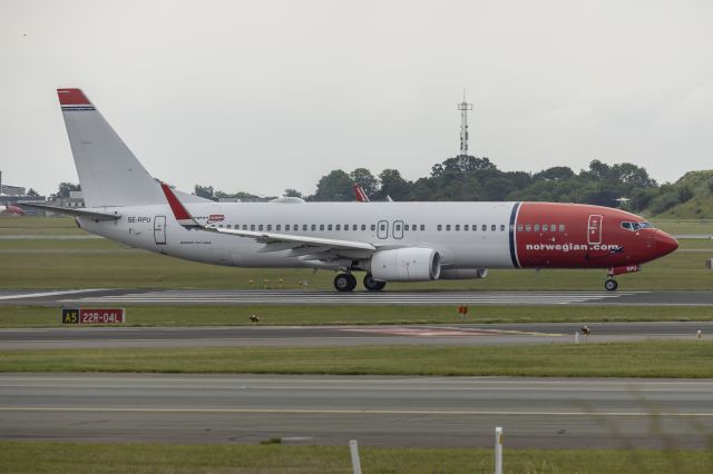 Boeing 737-700 (SE-RPU) - West of Runway R22