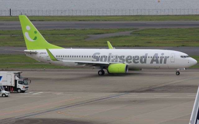 Boeing 737-700 (JA803X)