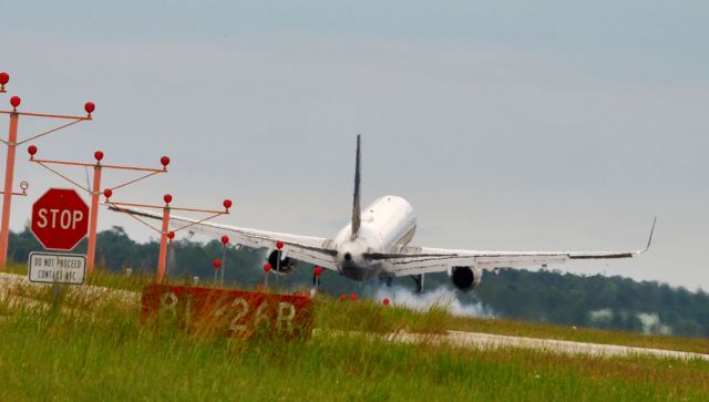 Boeing 757-200 (N67134)