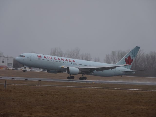 C-GHLA — - landing on a snowy runway #25