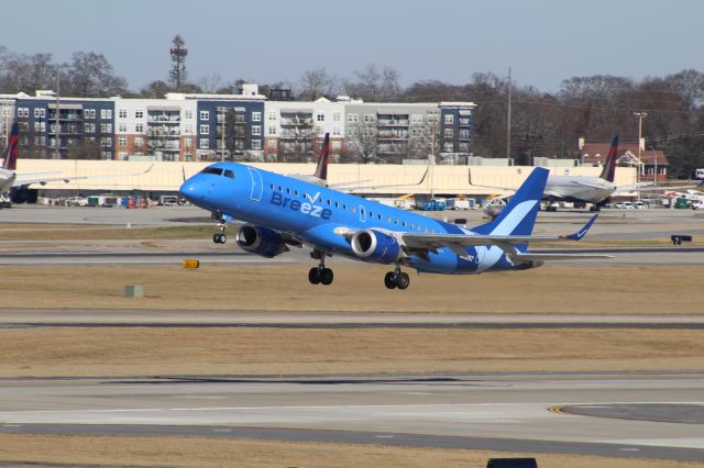 Embraer ERJ-190 (N102BZ)