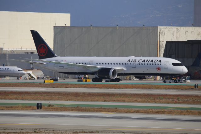 Boeing 787-9 Dreamliner (C-FRTU)
