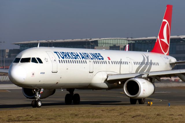 Airbus A321 (TC-JSM)