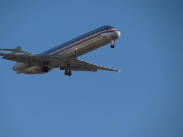 McDonnell Douglas MD-80 — - American Airlines MD-80 at Chicago oh hare in late November 