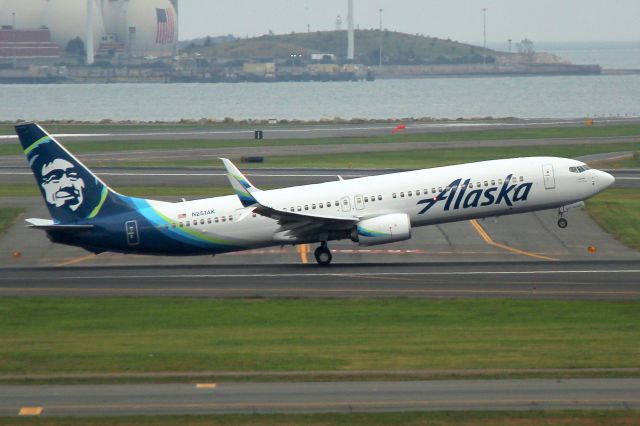 Boeing 737-900 (N251AK) - AS 33 to Portland lifting off 22L