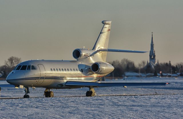 Dassault Falcon 900 (N33LC)