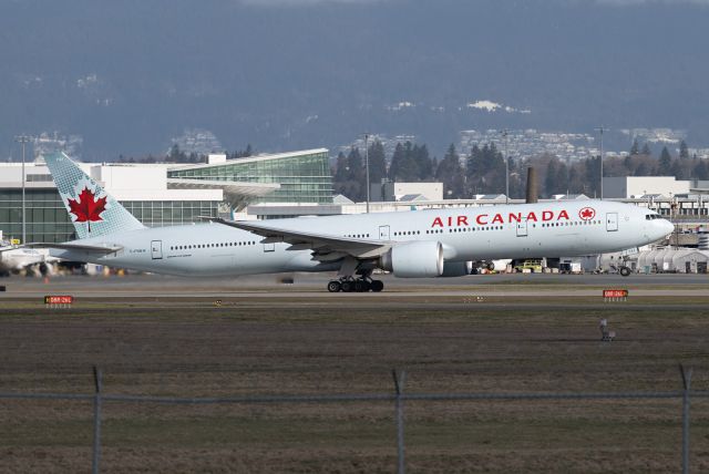 BOEING 777-300 (C-FNNW)