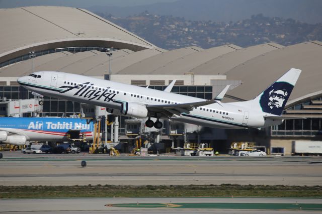 Boeing 737-700 (N409AS)